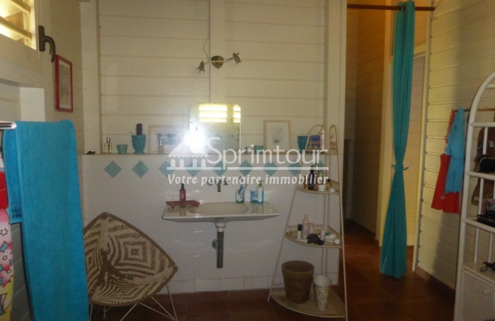 TROIS RIVIERES - Maison de type T6 meublé, piscine, terrain clôturé, jardin arboré et fruitiers,