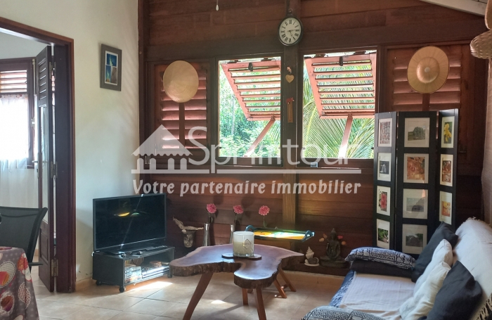Duplex à quelques pas du petit Malendure à BOUILLANTE