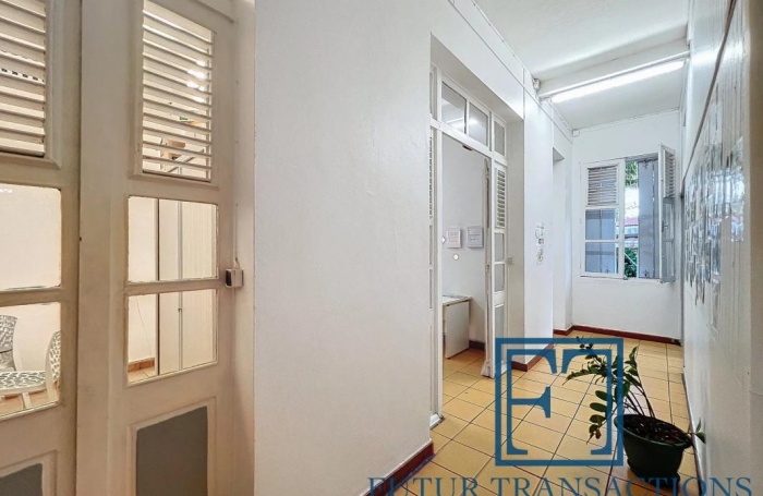 Vente Bureaux 57m&sup2; 6 pi&#232;ces Sainte Anne