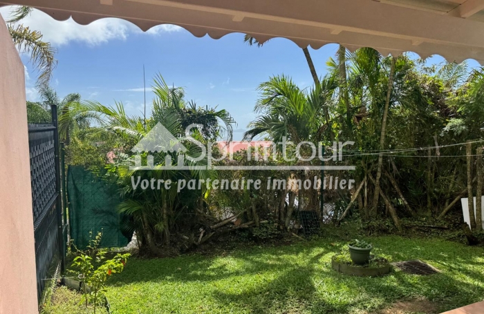 GOURBEYRE À vendre : Très bel appartement duplex T3 dans une résidence sécurisée avec piscine