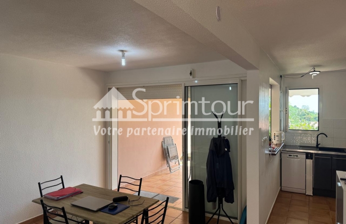 GOURBEYRE À vendre : Très bel appartement duplex T3 dans une résidence sécurisée avec piscine