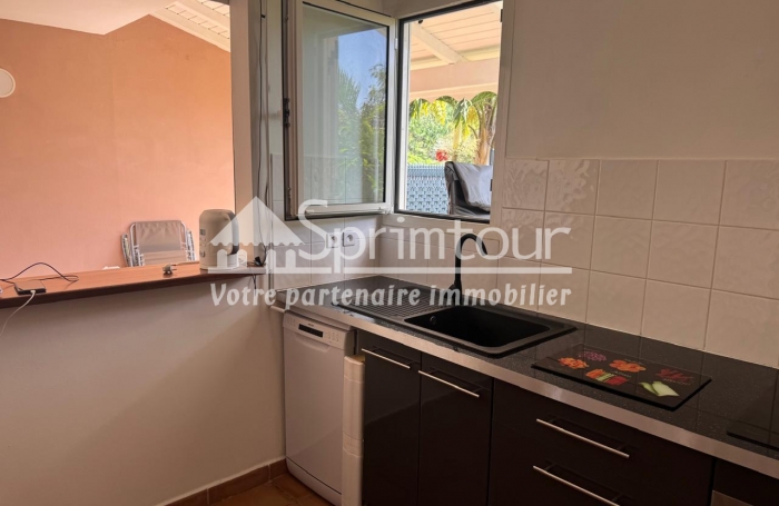 GOURBEYRE À vendre : Très bel appartement duplex T3 dans une résidence sécurisée avec piscine