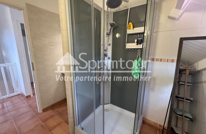 GOURBEYRE À vendre : Très bel appartement duplex T3 dans une résidence sécurisée avec piscine