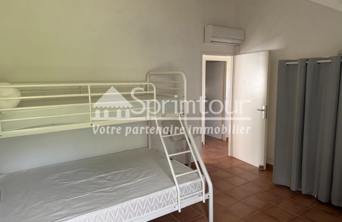 GOURBEYRE À vendre : Très bel appartement duplex T3 dans une résidence sécurisée avec piscine