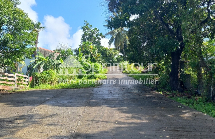 Opportunité d'un terrain à vendre proche MALENDURE à BOUILLANTE de 3182 m2
