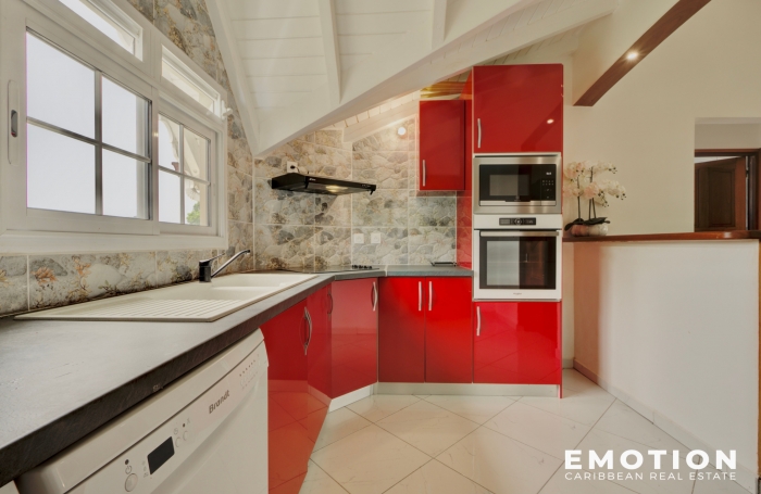 IMMEUBLE POINTE-NOIRE + 2 APT + LOCAL COMMERCIALE