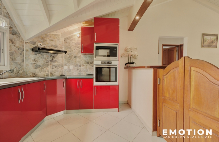IMMEUBLE POINTE-NOIRE + 2 APT + LOCAL COMMERCIALE