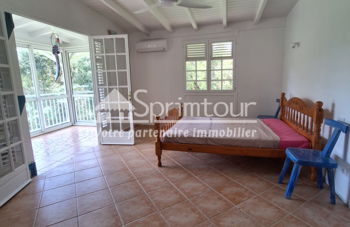 Maison-Bouillante-Location-Parc arboré de 9000m2