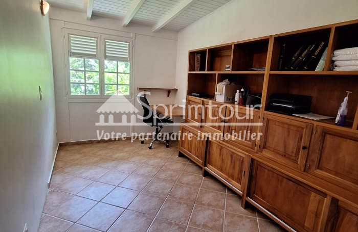 Maison-Bouillante-Location-Parc arboré de 9000m2