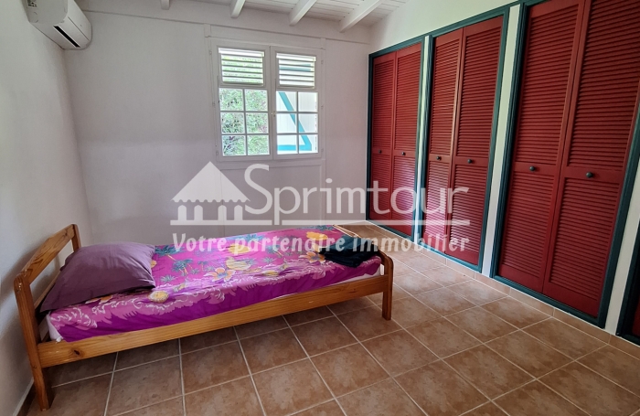 Maison-Bouillante-Location-Parc arboré de 9000m2
