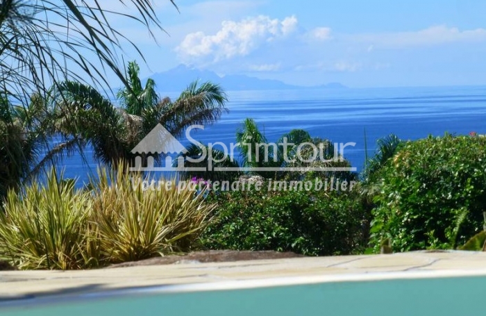 DESHAIES - BUNGALOW T2 no3 - 55 m2 + jardin 256 m2 - Piscine - Vue mer -Belle plage de sable à 150 m -