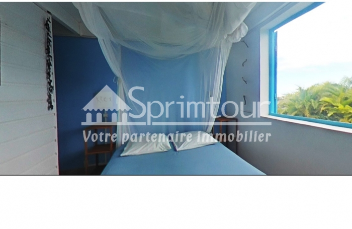 DESHAIES - BUNGALOW T2 no3 - 55 m2 + jardin 256 m2 - Piscine - Vue mer -Belle plage de sable à 150 m -
