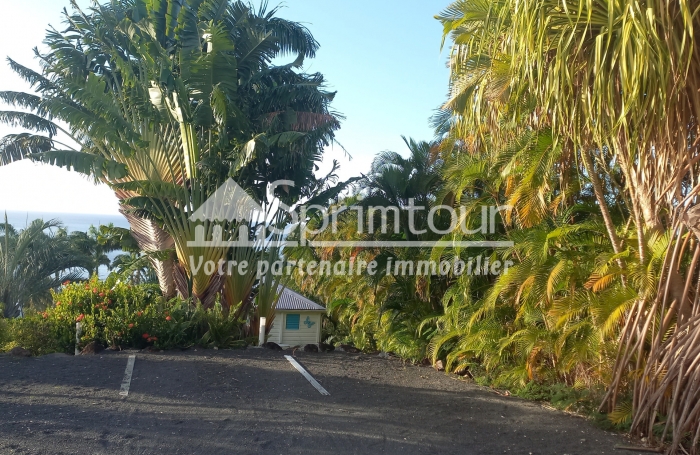 DESHAIES - BUNGALOW T2 no3 - 55 m2 + jardin 256 m2 - Piscine - Vue mer -Belle plage de sable à 150 m -