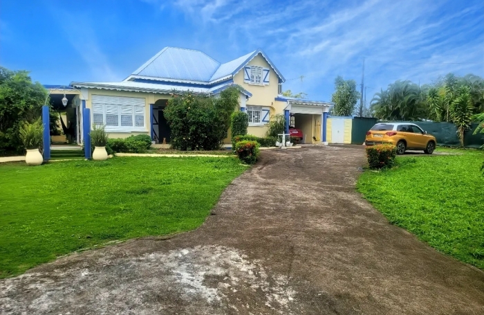 BELLE MAISON T4 AVEC PISCINE À BAIE-MAHAULT