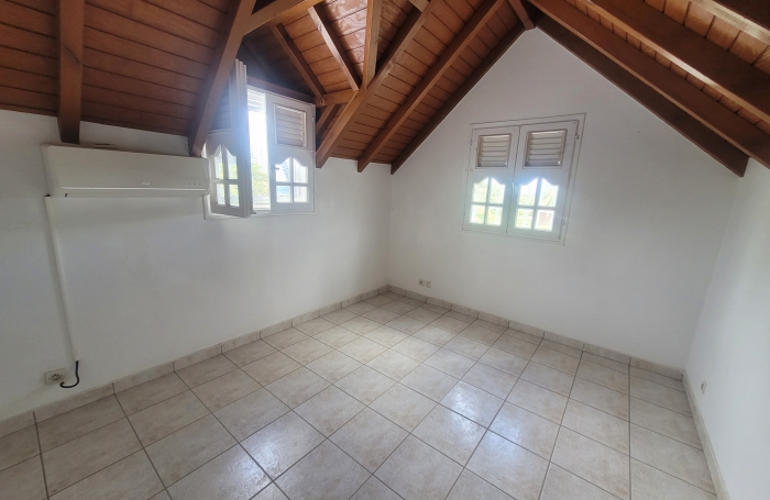 BELLE MAISON T4 AVEC PISCINE À BAIE-MAHAULT