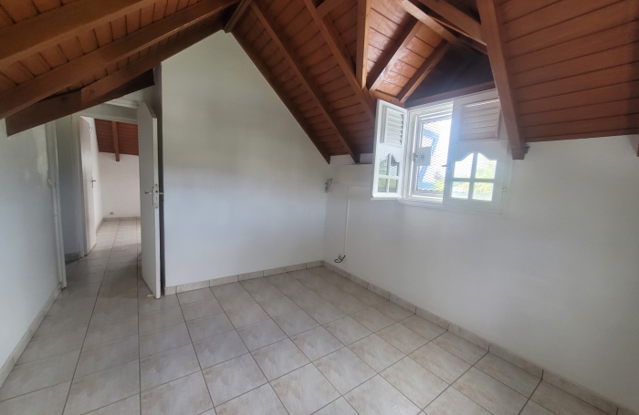 BELLE MAISON T4 AVEC PISCINE À BAIE-MAHAULT