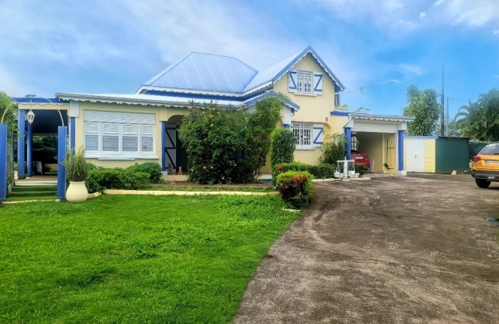 BELLE MAISON T4 AVEC PISCINE À BAIE-MAHAULT
