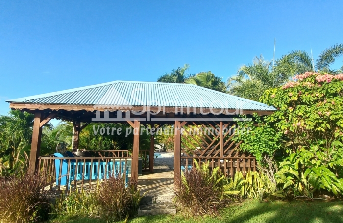 Exceptionnel une maison 55 m2 à la vente à DESHAIES- Vue mer - Belle plage de sable fin à 150 m.