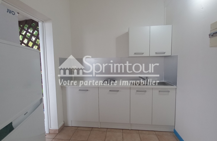 Exceptionnel une maison 55 m2 à la vente à DESHAIES- Vue mer - Belle plage de sable fin à 150 m.