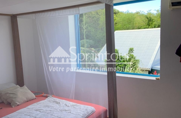 Exceptionnel une maison 55 m2 à la vente à DESHAIES- Vue mer - Belle plage de sable fin à 150 m.