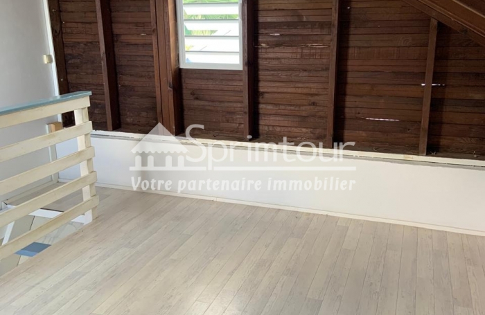 Exceptionnel une maison 55 m2 à la vente à DESHAIES- Vue mer - Belle plage de sable fin à 150 m.