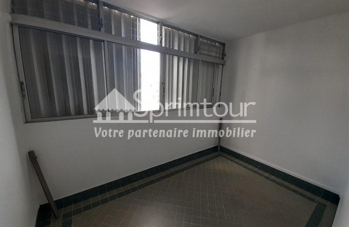 POINTE A PITRE Appartement de type T2 + bureau en duplex 97110
