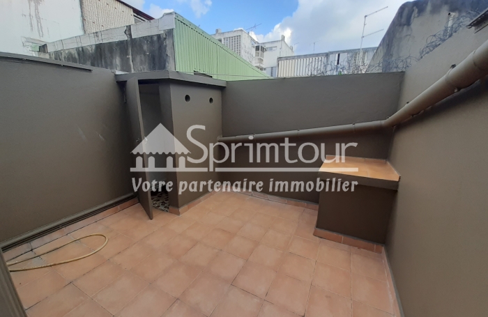 POINTE A PITRE Appartement de type T2 + bureau en duplex 97110