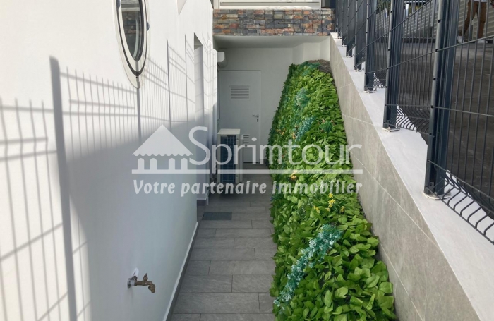 À LOUER   LOCAL COMMERCIAL NEUF ET AMÉNAGÉ AVEC GOÛT   VIEUX-FORT
