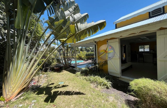 Villa de charme 5 pièces avec piscine à Gosier   Environnement soigné