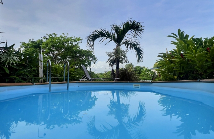 Villa de charme 5 pièces avec piscine à Gosier   Environnement soigné