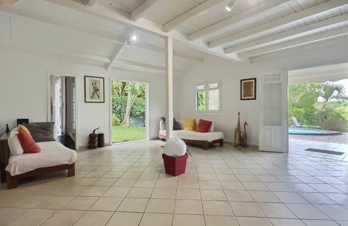Villa de charme 5 pièces avec piscine à Gosier   Environnement soigné