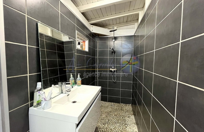 Villa de charme 5 pièces avec piscine à Gosier   Environnement soigné