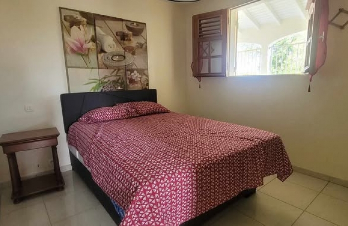 À louer 1500 € par mois à Saint-François : maison avec terrasse