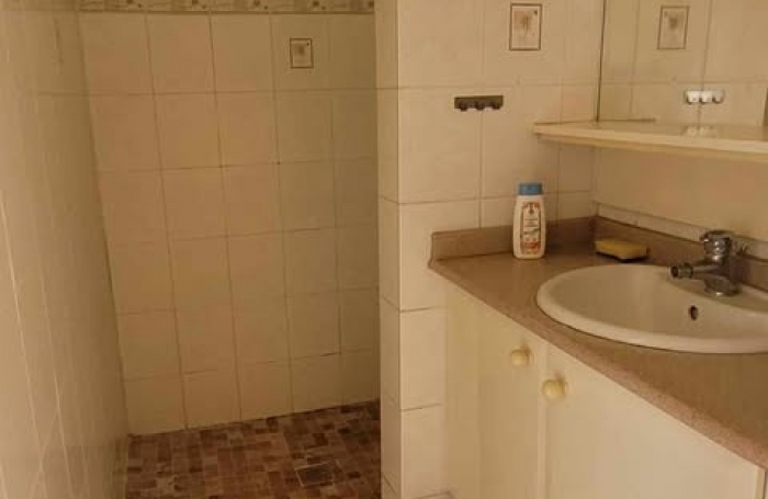 À louer 1500 € par mois à Saint-François : maison avec terrasse