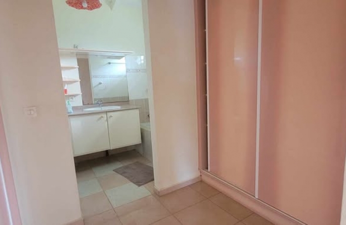À louer 1500 € par mois à Saint-François : maison avec terrasse