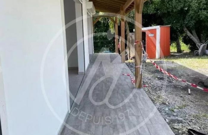 Location Local commercial 32m&sup2; Baie Mahault