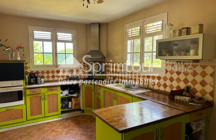 Saint-Claude, Villa T5 Piscine, Studio et Bungalow