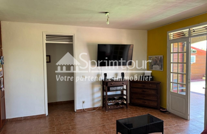 Saint-Claude, Villa T5 Piscine, Studio et Bungalow