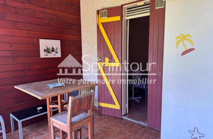 Saint-Claude, Villa T5 Piscine, Studio et Bungalow