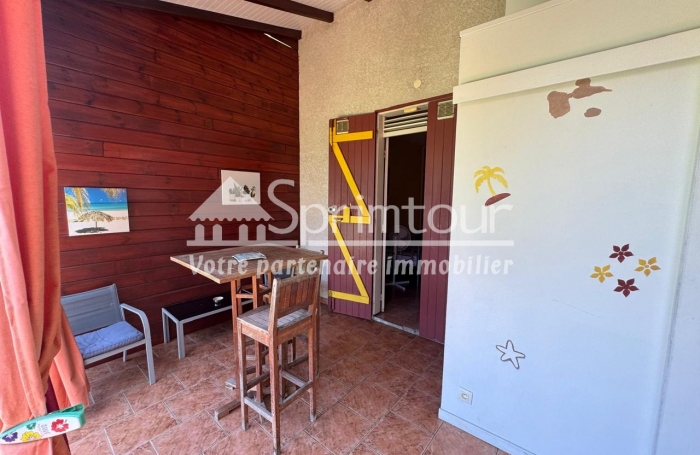 Saint-Claude, Villa T5 Piscine, Studio et Bungalow
