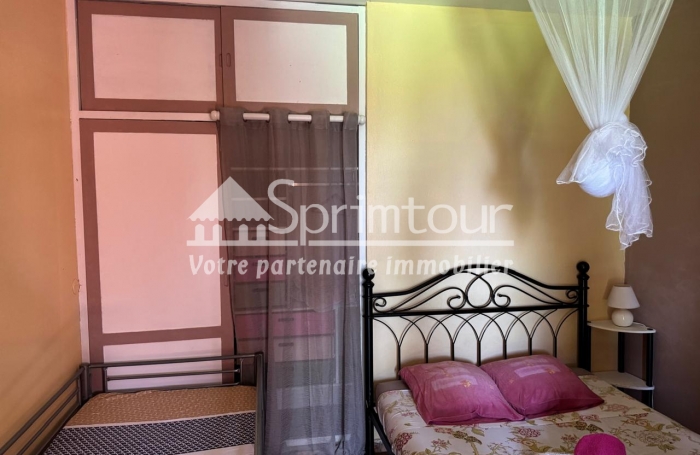 Saint-Claude, Villa T5 Piscine, Studio et Bungalow