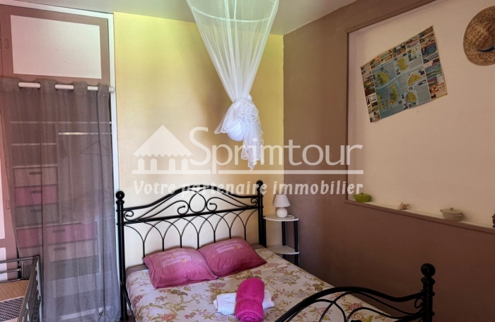 Saint-Claude, Villa T5 Piscine, Studio et Bungalow