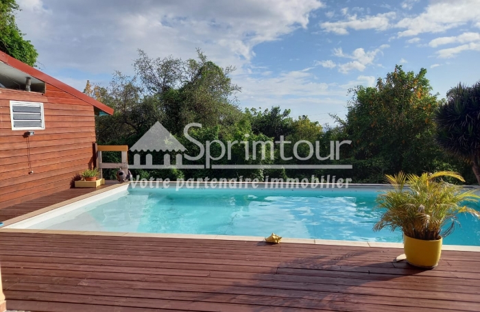 Saint-Claude, Villa T5 Piscine, Studio et Bungalow