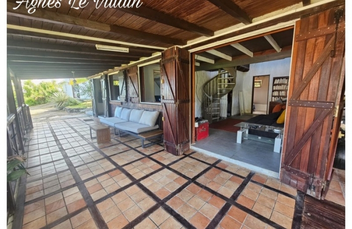 Vente Maison 142m&sup2; 6 pi&#232;ces Bouillante