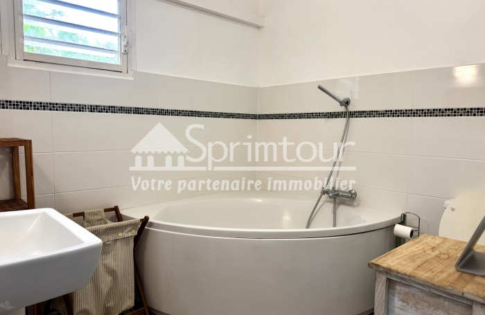 TROIS-RIVIERES, Villa T5 avec Jardin Arboré et Bassin Naturel, dans un Havre de Paix