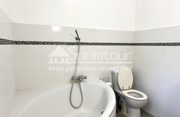 TROIS-RIVIERES, Villa T5 avec Jardin Arboré et Bassin Naturel, dans un Havre de Paix