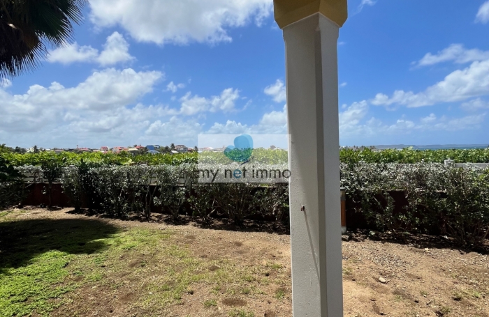 Bel appartement meublé, disponible de suite, dans une résidence sécurisée avec belle vue sur la mer