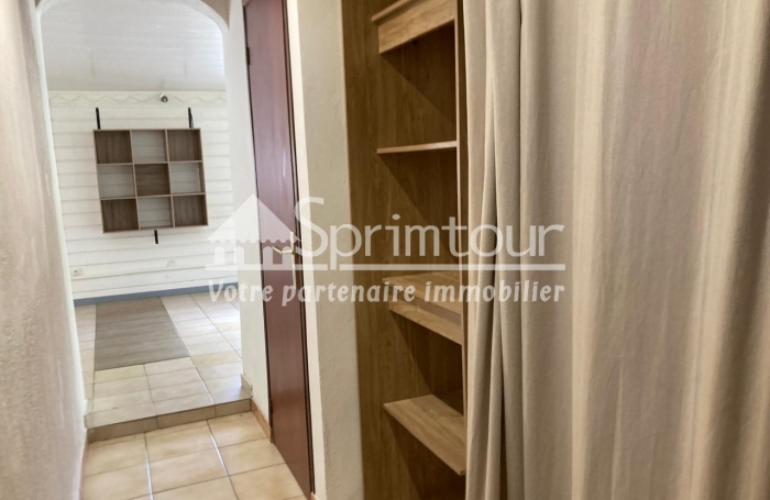 À LOUER À BAILLIF   APPARTEMENT T 3 MEUBLE ET CLIMATISE  DE 93 M2 - QUARTIER CALME