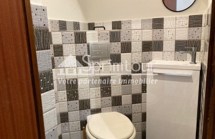 À LOUER À BAILLIF   APPARTEMENT T 3 MEUBLE ET CLIMATISE  DE 93 M2 - QUARTIER CALME