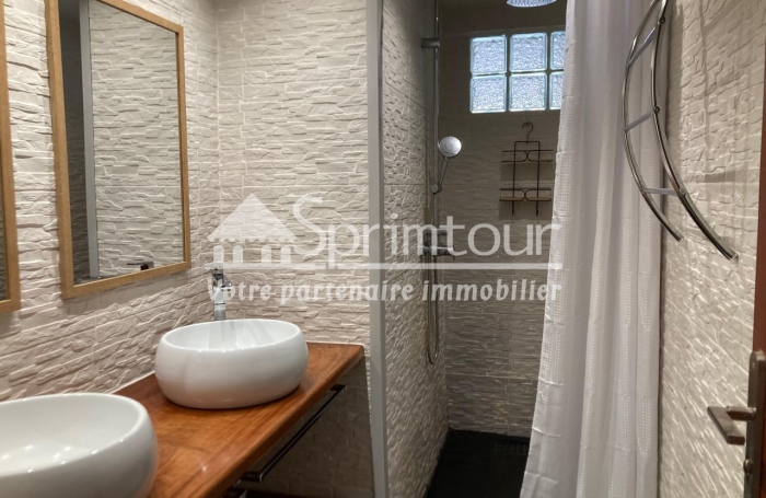 À LOUER À BAILLIF   APPARTEMENT T 3 MEUBLE ET CLIMATISE  DE 93 M2 - QUARTIER CALME